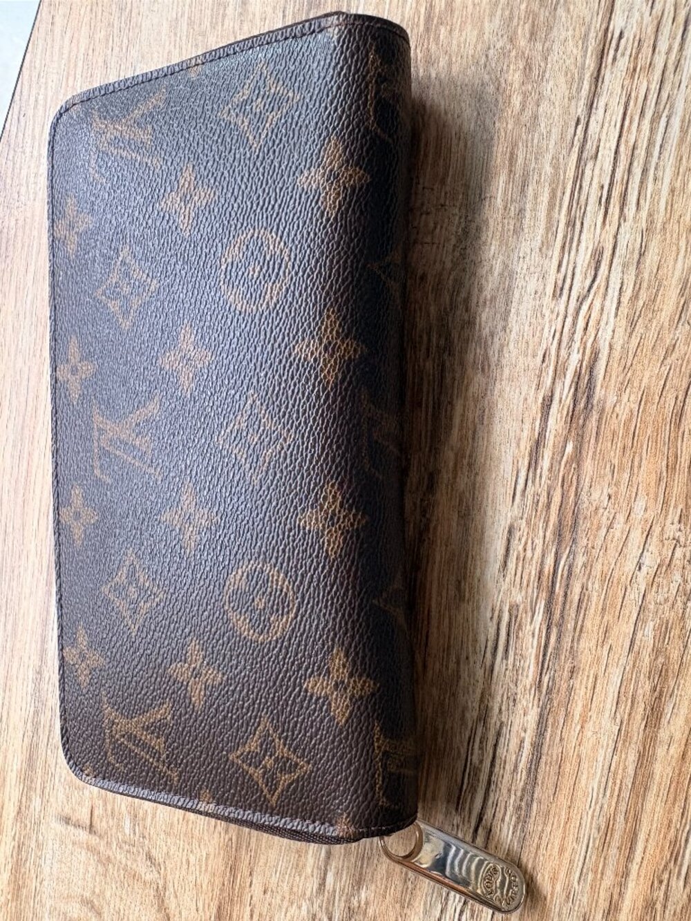 LV Brown Monogrm Zippy like New